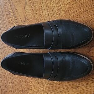Vionic Women's Classic Black Loafers